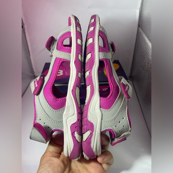 Eddie Bauer Girls Sandals. Size 2 - Picture 3 of 9